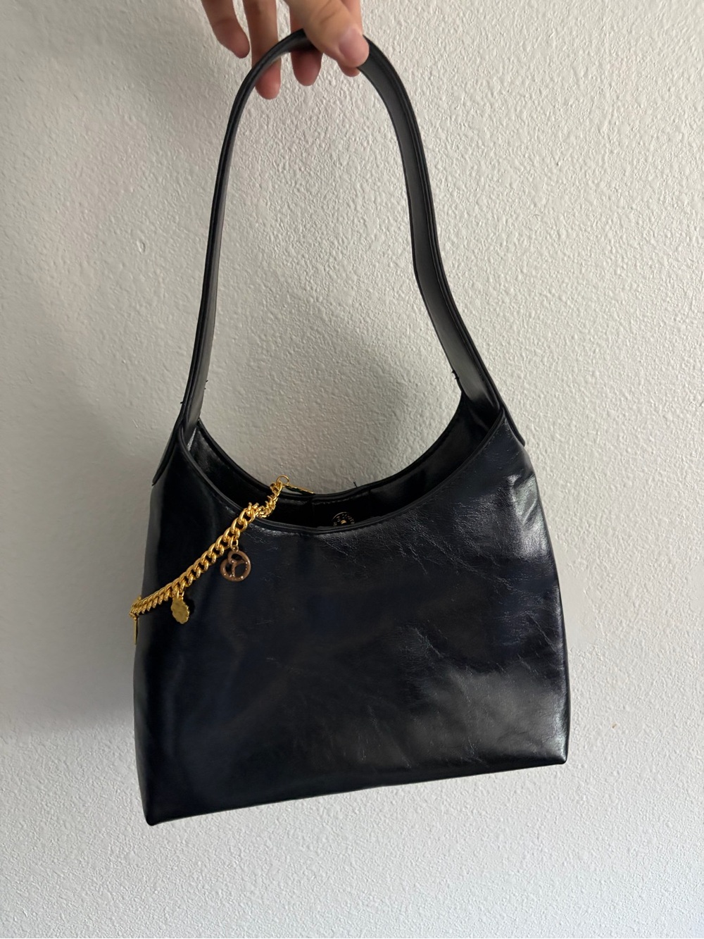 Classic Black Shoulder Bag with Gold Chain Accent